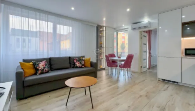 Comision 0% Apartament cu 3 camere de vânzare în zona Centrală
