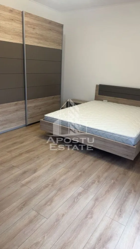 Apartament 2 camere de inchiriat ,loc de parcare, Giroc - Agentia imobiliara APOSTU ESTATE va propune spre inchiriere un apartament spaţios si luminos, cu 2 camere, situat in Timis, Giroc, pretabil pentru un cuplu sau persoane singure care isi doresc o locuinta primitoare si confortabila
-Suprafata utila: 57mp

Compartimentare eficienta:
-Hol de acces
-Bucatarie complet mobilata si utilata, cu loc de luat masa
-Living luminos si spatios
-Baie dotata cu dus

Confort si facilitati:
- Masina de spalat vase 
- 2 balcoane 
-Centrala termica proprie pe gaz
-Aer conditionat
-Dispune de loc de parcare privat
-Apartamentul este mobilat si utilat
-Localizare: zona Giroc

Ideal pentru:
-Familii
-Cupluri
Pret chirie lunara: 380 EUR
Va asteptam cu drag la o vizionare sa va imaginati viitorul aici!
Id intern: CP2890764