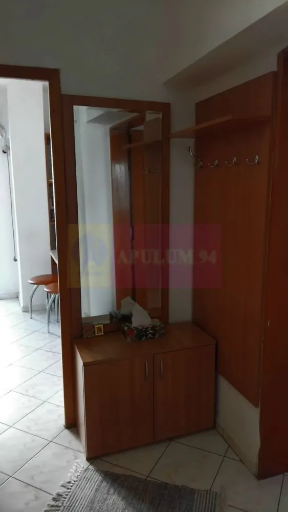 Garsoniera Piata Alba Iulia. - Compania imobiliara Apulum 94 va propune spre inchirere o garsoniera situata in Piata Alba Iulia, intr-un imobil de tip monolit construit in 1997. 
Garsoniera este libera, curata, foarte luminoasa , foarte calduroasa iarna . Bucataria si baia sunt zugravite recent. 
Este mobilata si utilata in totalitate, are bucataria separata, iar balconul este inchis cu termopan. Are si pat dublu si canapea extensibila, ambele igienizate recent. Televizorul poate fi adus la cerere. Exista videointerfon. 
Zona este usor accesibila, avand metrou la 2 statii, statie stb in apropiere, parc, gradin ita, scoala, mall. 
Pentru vizionare si alte detalii nu ezitati sa ma contactati pe nr 0733683446- Laura Ionescu.