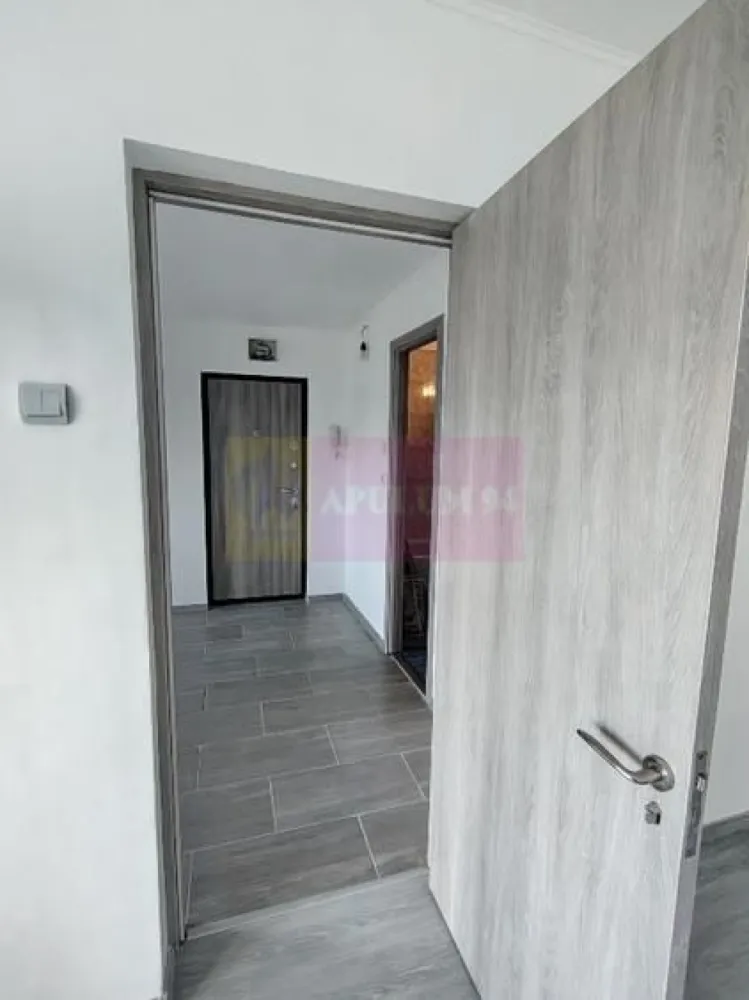 Garsonieră spațioasă de vânzare - Vitan, la câteva minute de Mall Vitan. - Agentia Imobiliara Apulum 94, va propune spre vanzare
Garsonieră confortabilă, cu o suprafață de 42mp,etaj 4/4, an construcție 1990, situată în zona Vitan Mall, una dintre cele mai căutate zone din București. 
Locuința beneficiază de o compartimentare practică, camere luminoase și spații generoase. 
Zona este foarte bine conectată la mijloacele de transport în comun și dispune de acces rapid către centre comerciale, restaurante, școli, grădinițe și, alte puncte de interes. 
Terasa blocului a fost reabilitata in decembrie 2025