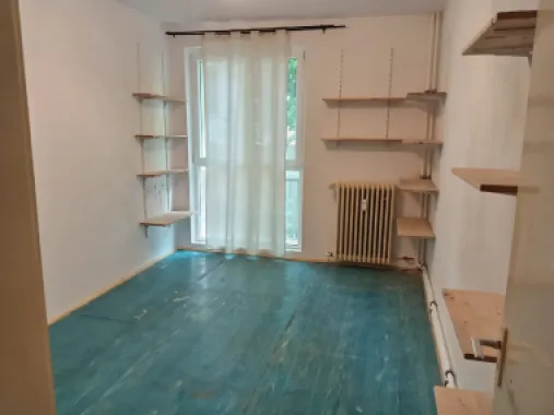 Apartament nemobilat de inchiriat