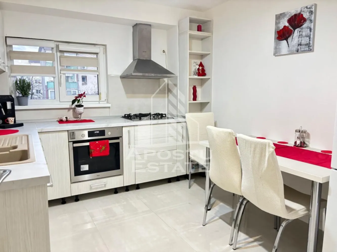 Apartament cu 2 camere,de inchiriat,decomandat , Aradului -Timișoara - Agentia imobiliara APOSTU ESTATE va propune spre inchiriere un apartament cu 2 camere, spatios si luminos, situat in zona Aradului , o zona linistita si bine pozitionata din Timisoara, potrivit pentru cupluri,familii, sau studenti care isi doresc o locuinta unde sa se simta confortabil si cu acces facil catre scoli, statii de autobuz, supermarketuri , magazine de zona, parcuri.

Suprafata utila: 55 mp
Compartimentare eficienta:
-Hol de acces generos
-Bucatarie complet mobilata si utilata, cu loc de luat masa
-Living luminos si spatios
-Dormitor mobilat si utilat
-Baie prevazuta cu cada
-Balocon închis 

Confort si facilitati:
-Incalzirea apartamentului: centrala proprie 
-Apartamentul este complet mobilat si utilat de către proprietar 
Localizare:
-Timis,Timisoara, zona Aradului – acces facil spre magazine, supermarketul Profi , Penny , scoli, facultatea de medicina veterinara ,parcuri si mijloace de transport in comun.

Ideal pentru:
-Familii
-Cupluri
-Studenti

Pret chirie lunara: 550 euro 
Programeaza o vizionare pentru a-ti putea imagina viitorul aici!
ID intern: CP3171934