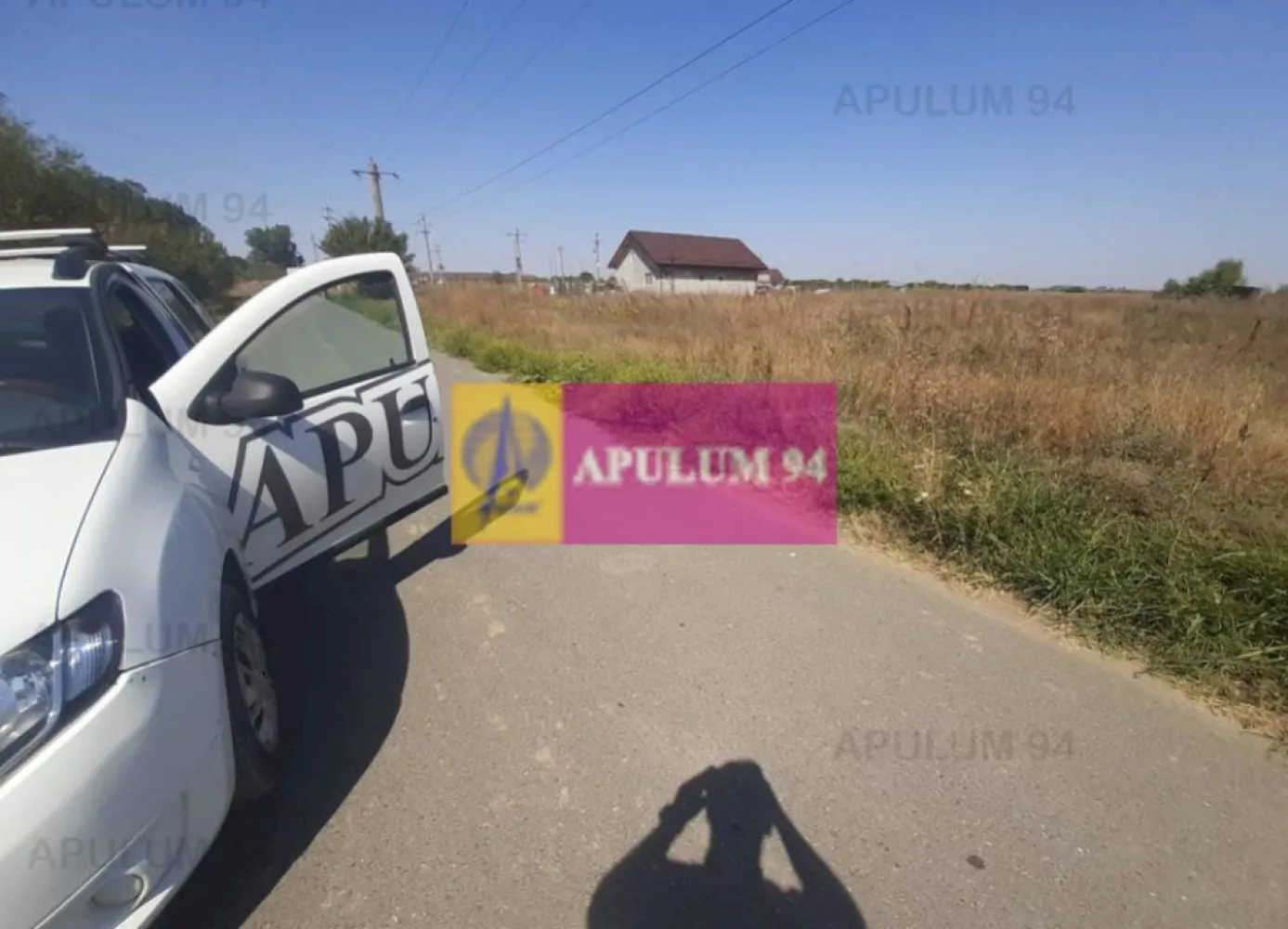 Teren pentru case in 1 Decembrie - Va propun spre cumparare un teren de 1300mp cu front stradal de 11 metri la strada Fagului (strada asfaltata unde avem si gaze si curent electric). Terenul este la 700ml de padure si la 7 minute de mers pe jos de magazinul Lidl din centrul localitatii. Accesul la mijloace de transport este foarte usor, practic la doua strazi de statia de autobuz (418 si 465 ambele cu capat de linie la metrou Eroii Revolutiei - aproximatix 20-25 de minute). Centre comerciale avem afara de Lidl si Mega Image si Profi tot in localitate, la 2 km de teren este raul Arges, se ajunge destul de usor la Comana de aici si spre vama cu Bulgaria, deasemenea oriunde in Bucuresti si in tara deoarece avem in imediata apropiere linia de viteza A0 care are cale de acces in localitatea noastra. Terenul este mare, 1300mp, se poate imparti in doua deoarece are front stradal la ambele capete la strazi care figureaza in acte, strada Fagului este asfaltata si utilata, iluminata stradal si salubrizata iar strada Piersicilor la care avem acces pe latura ce da spre padure nu este inca amenajata, avem drum de pamant dar este practicabil in orice sezon. Documentele sunt la zi si pretul este sub media din zona deoarece se vinde un teren cu acces din strada principala. Pentru detalii si vizionari nu ezitati sa contactati agentul, Daniel, Apulum94.