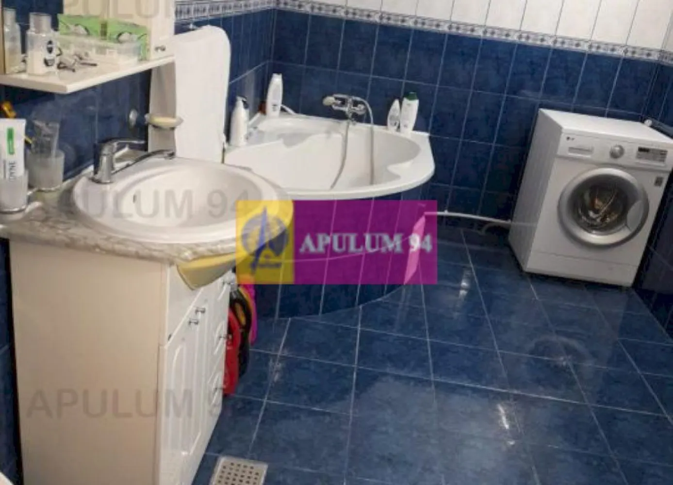 Casa -Dudesti-Piata Alba Iulia - Vanzare casa in zoana Dudesti-Alba Iulia. Casa este din caramida, este renovata in totalitate cu materiale de calitate, dispune de garaj, pivnita si de o terasa amenajata Are 3 camere +dependinte. In curte se mai afla un corp de casa, care cuprinde bucataria garajul, un grup sanitar si dependinte. Se preteaza pentru locuinta, dar si pentru birou notarial, cabinet medical, cabinet avocatura, gradinita, etc. Suprafata terenului este de 170mp. In imediata apropiere se afla Rondul Alba Iulia, Bulevardu Burebista Mall Vitan, Posta Vitan, Mega Image