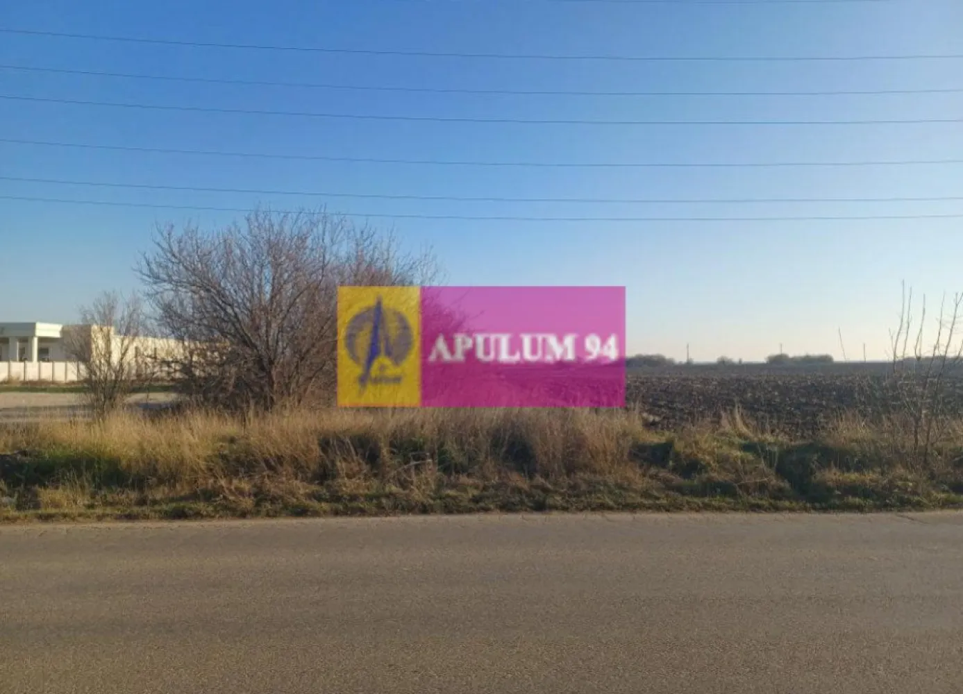 Săbăreni, teren intravilan 8800 mp, pe DJ 602, pretabil hale, depozite - La 11 km de Șoseaua de Centură, prin Chitila, DN7 Bucuresti-Târgoviste, pe DJ 602, între Pădurea Râioasa și Săbăreni, vis-a-vis de benzinăria Rompetrol. Teren intravilan construibil, 8800 mp cu 30 m, front stradal, cu destinatie mixtă: industrială, comercială, hale, depozite si/sau rezidentială. Preț 265.000 EUR. Nu se plătește tva sau comision