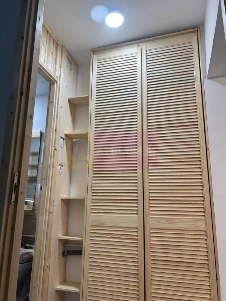 Apartament 2 camere complet mobilat, Tineretului -Vacaresti - Agentia Imobiliara Apulum 94, va propune spre vanzare

Apartament complet mobilat, cu loc de parcare inclus, la intrarea în Parcul Tineretului 

Apartament cochet, modern și luminos, situat într-una dintre cele mai căutate zone ale Bucureștiului – chiar la intrarea în Parcul Tineretului, în zona Lumea Copiilor.

Unul dintre cele mai mari avantaje ale proprietății este poziționarea excelentă: de la balcon aveți vedere directă către intrarea în parc, fiind locul ideal pentru plimbări, sport, relaxare și timp petrecut cu familia.

Avantaje principale:

 Loc de parcare de reședință inclus 
 Se vinde complet mobilat și utilat, exact ca în fotografii
 Mobilier modern și funcțional
 Dormitor spațios cu dressing generos
 Bucătărie complet echipată
 Baie cu finisaje în tonuri naturale. 
 Apartament luminos și bine întreținut
 Mutare imediată, fără investiții suplimentare

Localizare excelentă:

 • La câțiva pași de Parcul Tineretului și Lumea Copiilor
 • Acces rapid către metrou, mijloace de transport, școli, grădinițe și centre comerciale
 • Zonă verde, liniștită și foarte apreciată pentru calitatea vieții

Apartamentul reprezintă alegerea ideală atât pentru locuit, cât și pentru investiție, datorită amplasării excepționale lângă unul dintre cele mai frumoase parcuri din București.

Preț: 155.000 Euro (complet mobilat și cu loc de parcare inclus).