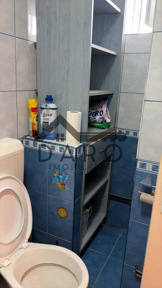Inchiriez Garsoniera / Apartament 1 camera Dambu - Îți propun o garsonieră decomandată, situată la etajul 4 complet mobilata si utilata. Suprafața utilă este de 30 mp, oferindu-ți un spațiu confortabil. Livingul este luminos cu deschidere la balcon, televizor si canapea extensibila. Bucătăria are finisaje simple, cu pardoseală din gresie aragaz nou. Baia dispune de duș, toaletă și chiuvetă. Totul este bine întreținut.
Garantie 1 luna.
Rog seriozitate si voi oferi contract de minim 1 an.