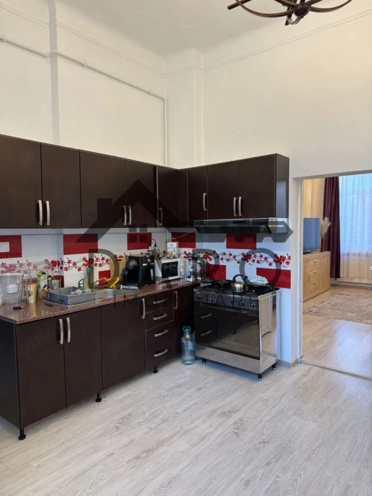 Apartament de inchiriat pe termen scurt - Inchiriez apartament pe termen scurt - o luna sau doua (iulie si sau august)

Locatie centrala : Str Horea, in cladire istorica

Compus din : bucatarie, o camera foarte spatioasa si o baie