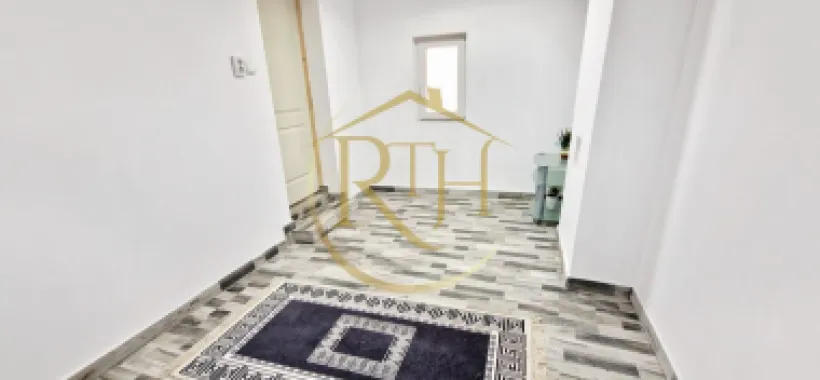 Vand casa recent renovata cu 900 mp curte si gradina in Carpinis