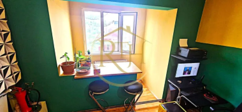 Vand apartament cu 4 camere in zona spitalul judetean,comision ,,0''