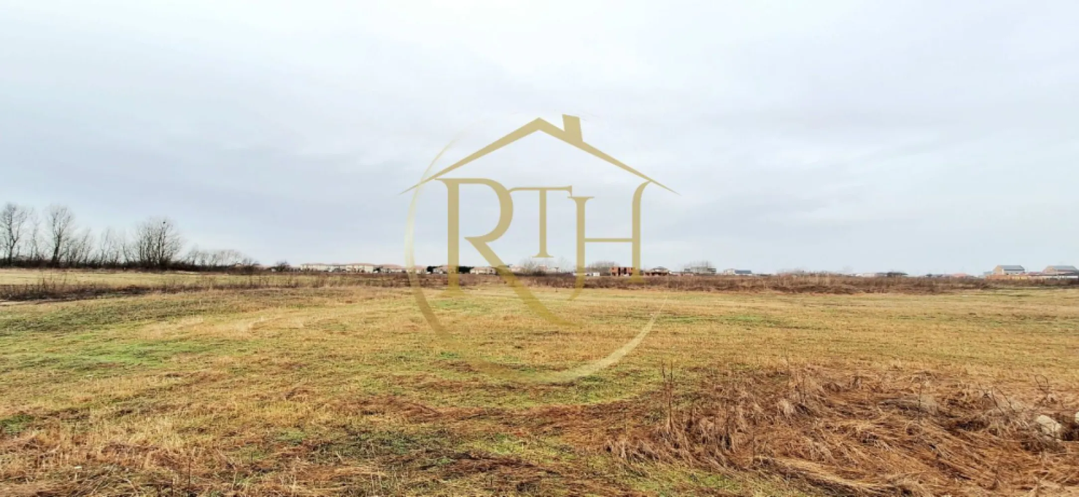 De vanzare parcele teren intravilan in Urseni pentru constructii rezidentiale. - 🌿 Oportunitate Premium în Urseni – 10 parcele de teren intravilan pentru construcții rezidențiale 🌿

Oferim spre vânzare 10 parcele de teren intravilan, situate în localitatea Urseni, pe drumul de legătură către Moșnița Nouă – o zonă aflată într-o continuă dezvoltare rezidențială, apreciată pentru potențialul investițional și pentru cadrul liniștit 🏡.
Amplasarea permite acces rapid către facilitățile urbane, fără a compromite confortul și intimitatea viitorilor proprietari.

Suprafețele parcelelor sunt cuprinse între 570 mp și 700 mp, oferind flexibilitate în proiectarea construcțiilor.
👉 Front stradal generos, între 17 și 19 ml, ideal pentru locuințe individuale sau duplexuri.

Accesul se realizează pe drum pietruit, iar terenurile se vând fără utilități, acestea urmând să fie racordate ulterior de către cumpărător.
Proprietatea reprezintă o investiție sigură, potrivită atât pentru dezvoltatori, cât și pentru persoane care își doresc construirea unei locuințe într-o zonă cu perspectivă 📈.

💰 Preturile / parcela incep de la 35,464 euro (62 €/mp) – parcele destinate locuințelor, cu maxim 2 apartamente/imobil (duplex), usor negociabil.

📞 Pentru mai multe detalii, documentație completă și informații suplimentare, vă rugăm să ne contactați telefonic.

Proprietate reprezentată în exclusivitate de RealTimHouse.ro – Un pas spre un loc doar al tău! ✨