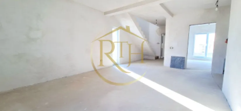 Oferim spre vanzare Case-Duplex cu 4 camere, situate in Giroc, zona buna