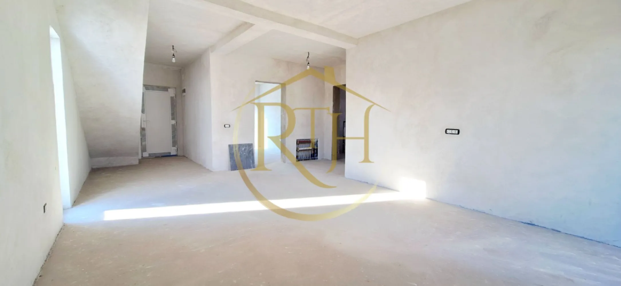 Oferim spre vanzare Case-Duplex cu 4 camere, situate in Giroc, zona buna