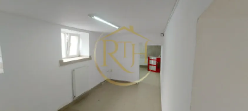 Închiriez spațiu comercial 4 camere–Zona Centrală – 77 mp utili.