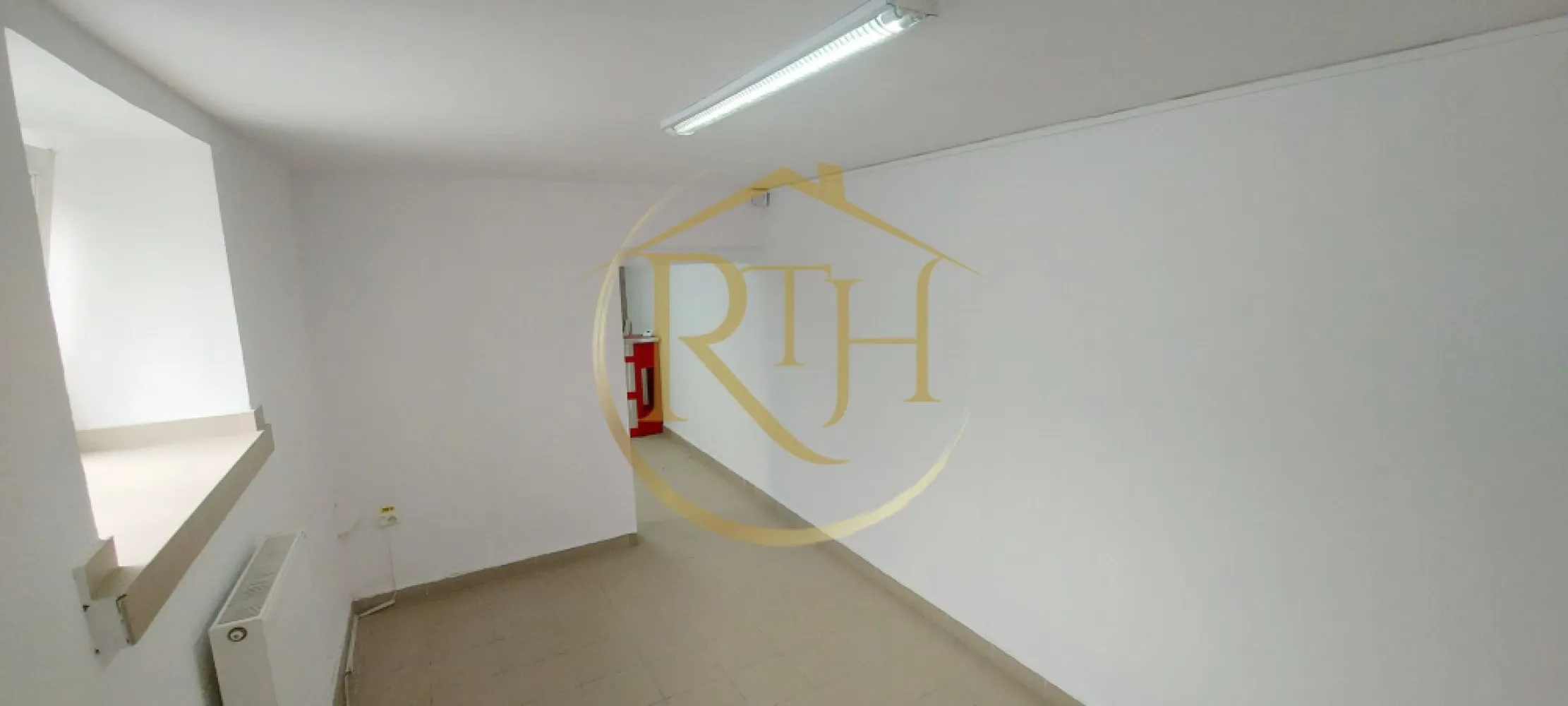 Închiriez spațiu comercial 4 camere–Zona Centrală – 77 mp utili.