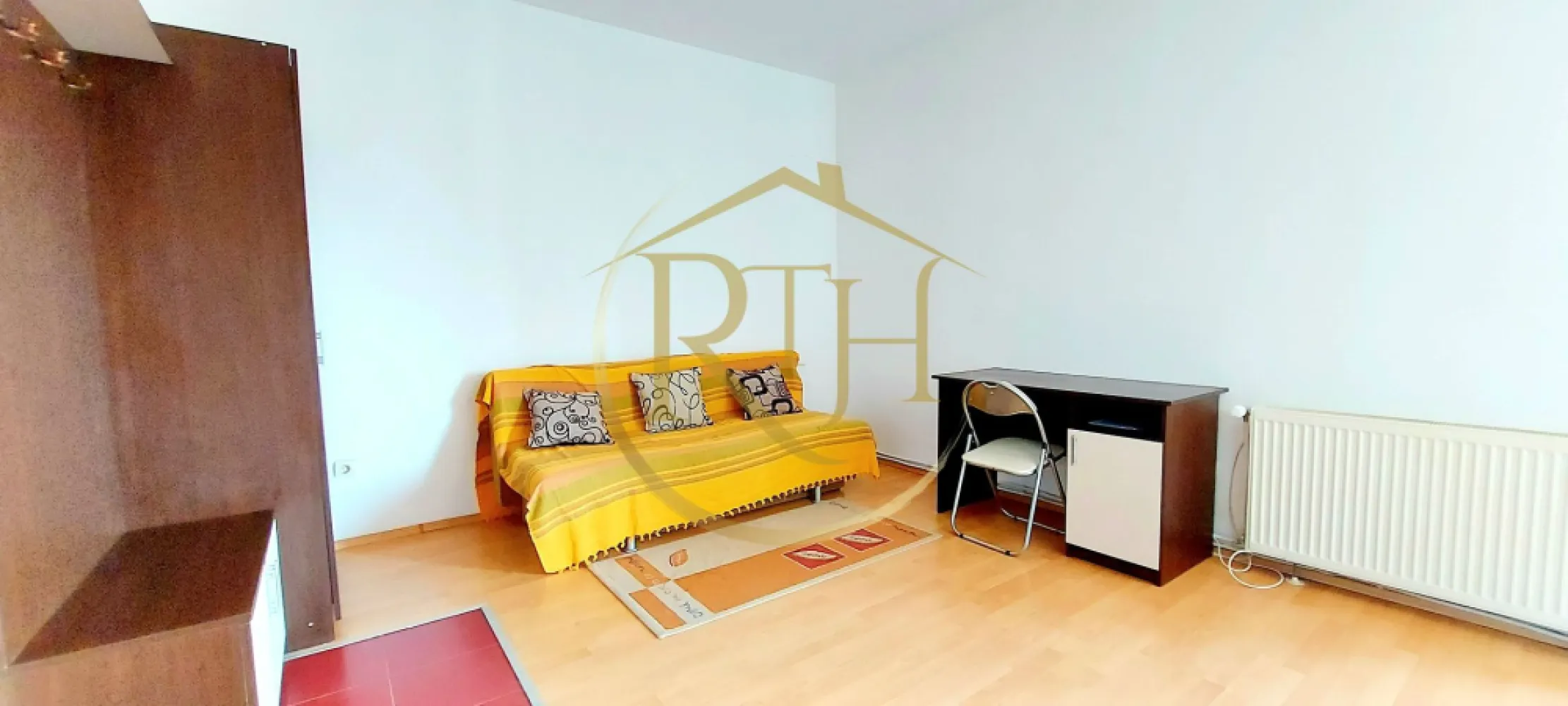 Oferim spre inchiriere, apartament 1 camera, studio, Zona Soarelui - Inchiriez apartament 1 camera, situat la etajul 2 in Bloc Nou zona Soarelui, loc de parcare inclus in pret, la doar 10 minute de Spitalul Judetean, Continental, Lidl, Auchan, Mega Image, 15 minute pana in Complexul Studentesc.
Apartamentul este complet mobilat si utilat, canapea extensibila, frigider, masina de spalat, plita electrica pentru gatit, baie cu cabina de dus .
Incalzire se face prin centrala proprie a blocului, cheltuieli foarte mici de intretinere, bloc privat, cu loc de parcare .
Apartamentul este ideal pentru un cuplu sau o singura persoana .
Nu se accepta @nimale de companie . Liber de la sfarsitul luni Martie.
Proprietate reprezentata de RealTimHouse.ro . Un pas spre un loc doar al tau !
Vizionare online : https://youtu.be/YhXRhghpK-0
Pret : 230 euro + garantie 230 euro + comision agentie