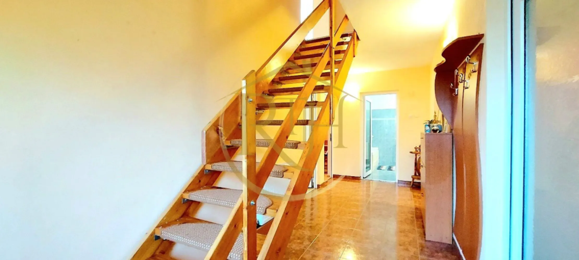 Oferim spre vanzare casa, 6 camere, 162mp utili, 809mp teren, in Giroc