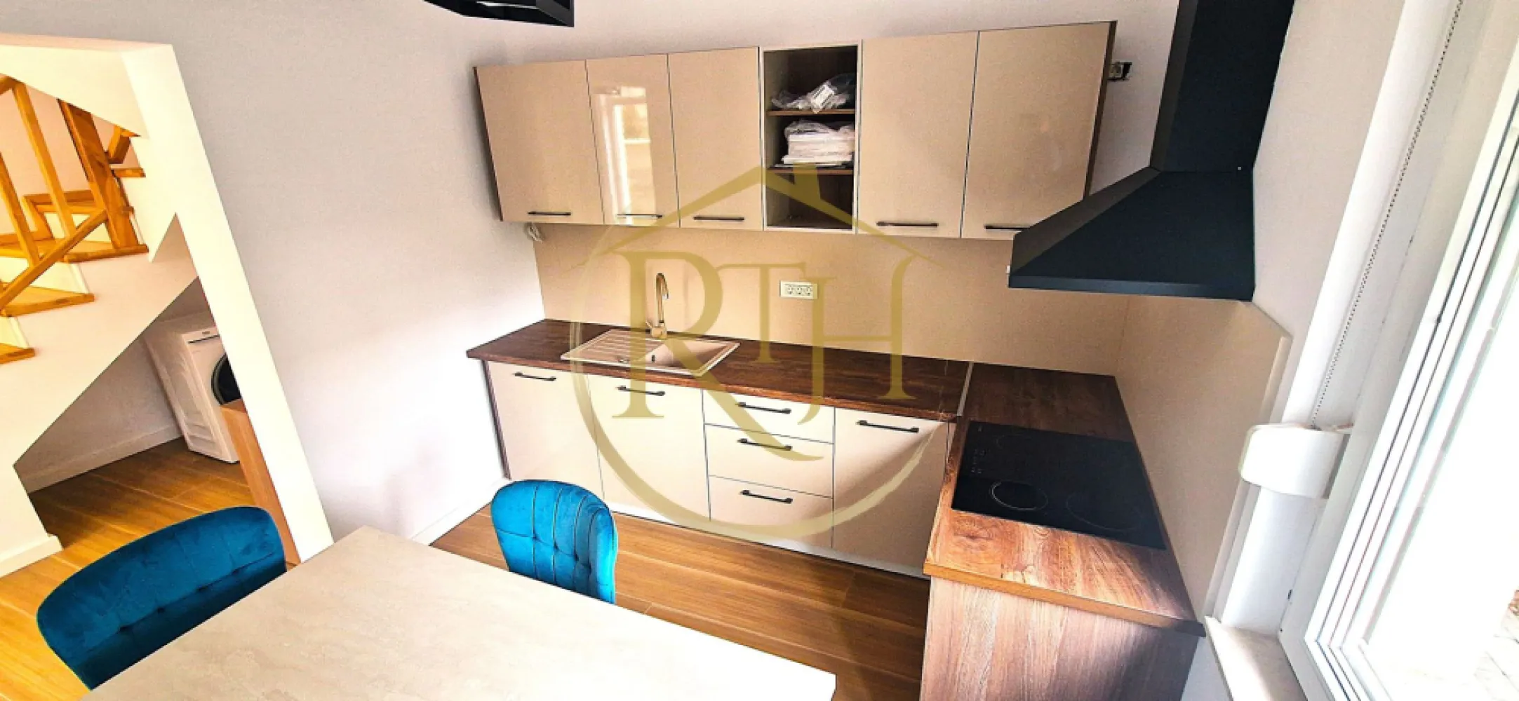 Apartament (SAD) de închiriat–ideal pentru activități comerciale sau locuință.