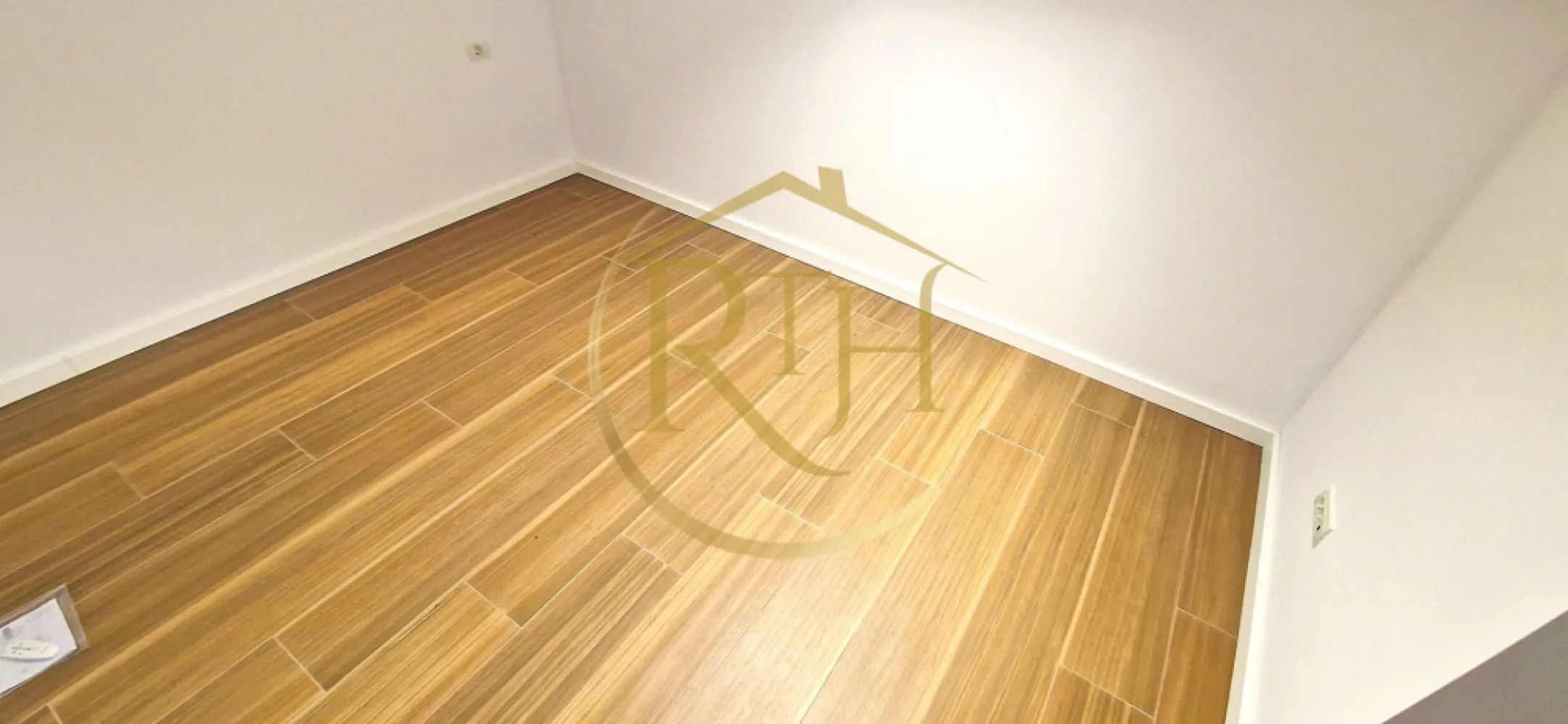 Apartament (SAD) de închiriat–ideal pentru activități comerciale sau locuință.