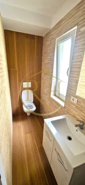 Apartament (SAD) de închiriat–ideal pentru activități comerciale sau locuință.