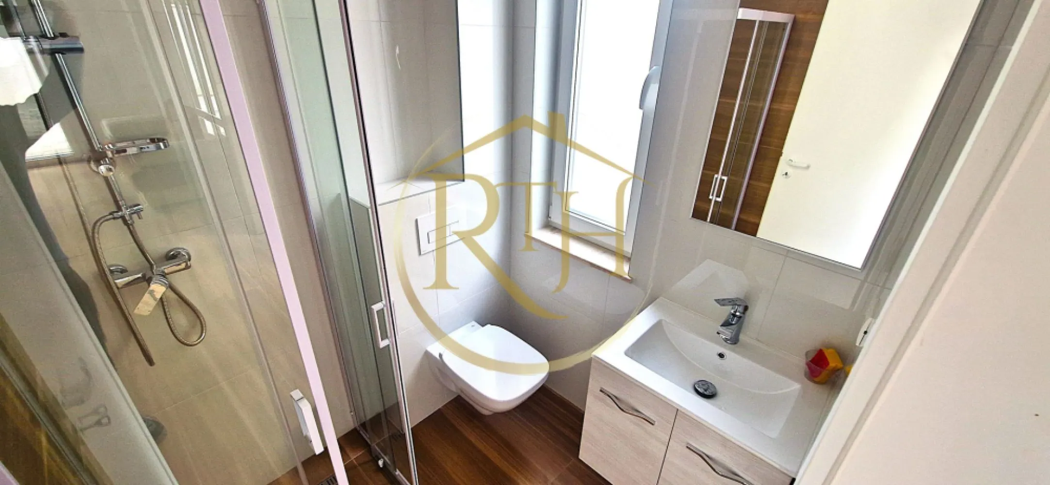 Apartament (SAD) de închiriat–ideal pentru activități comerciale sau locuință.