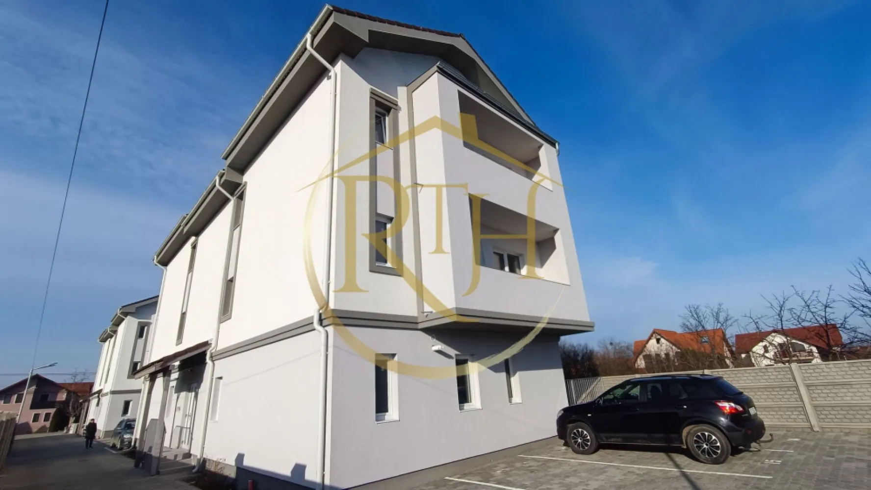 Apartamente noi cu 2 camere plus curte privata de 32 mp, Giroc, comision ,,0'' - Îți dorești un apartament cu 2 camere modern, luminos și bine compartimentat? Avem soluția perfectă pentru tine! Îți prezentăm apartamente într-un bloc nou, concepute cu atenție pentru a-ți oferi tot confortul necesar.

🔹 Caracteristici principale:
✅ Suprafață utilă: 53 metrii patrati.

✅ Construcție solidă din cărămidă, cu izolație termică eficientă

✅ Încălzire în pardoseală și centrală pe gaz pentru un confort termic optim

✅ Geamuri termopan, ce asigură eficiență energetică și liniște în locuință

✅ Acoperiș din țiglă și interfon pentru siguranță sporită

🎁 Extra beneficii incluse:

🏡 Dacă alegi apartamentul de la parter, vei beneficia de o curte privată de 32 mp, trecută în CF!

🚗 Fiecare apartament vine cu loc de parcare GRATUIT!

🌳 Situat într-o zonă liniștită, cu locuri de joacă, parcuri și iluminat stradal.

💰 Preț apartament cu curte inclusa 108.000 €

Acceptăm orice tip de credit bancar şi oferim GRATUIT consultanţă în vederea obţinerii unui credit pentru achiziţionarea imediată a unui apartament
Apartamentele se predau la cheie pentru mutare imediată.
Proprietatre reprezentata de RealTimHouse.ro
Va asteptam cu drag la o vizionare .