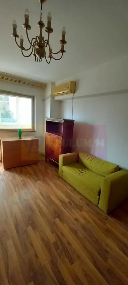 2 camere, , Campia Libertatii, Parklake, Dristor - Agentia Imobiliara Apulum 94, va propune spre vanzare
Apartament 2 camere, decomandat, intr-un bloc din 1988, 
Blocul este anvelopat
Apartamentul este bine compartimentat, cu spatii de depozitare, zugravit luna aceasta, toate ferestrele sunt in spatele blocului (linistea asigurata), mobilat, aer conditionat, masina de spalat, frigider, televizor