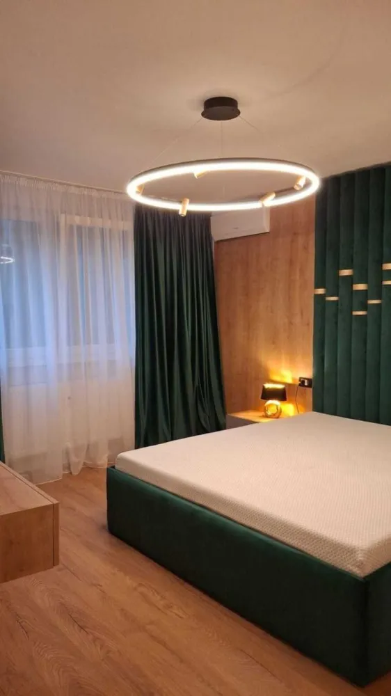 Apartament 2 camere lux zona Cismigiu / Sala Palatului - Apartament 2 camere renovat complet in luna aprilie 2025.
Mobilat si ultilat oferind un living luminos, dormitor cu dressing spatios,bucatarie complet echipata: plita, cuptor electric,frigider,micounde , masina de spalat rufe.
Dispune de 2 Tv , mobilier executat pe masura oferind un confort optim.
Ultracentral este ideal pentru o persoana activa. Nu acceptam animale de companie.
NU colaborez cu niciun agent imobiliar! Nu ne pierdem timpul discutand cu agentii!
Proprietar jurist, rog seriozitate si ofer seriozitate.