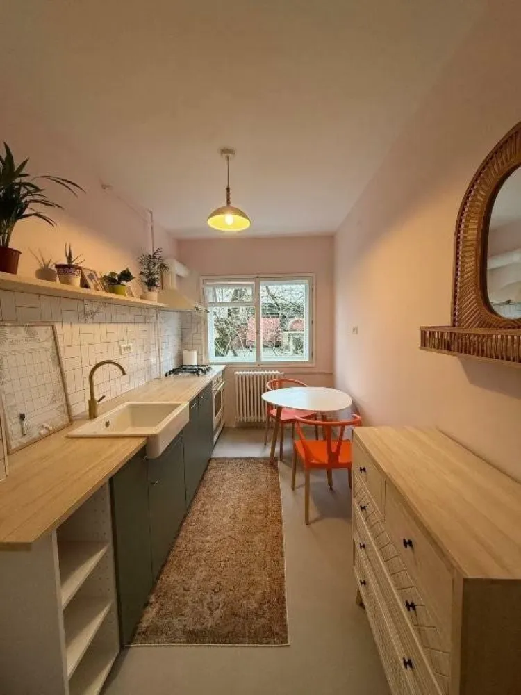 Cismigiu - parc Cazzavillan-2 camere-65 mp - Prima inchiriere, renovat 2025- totul nou
direct proprietar 
apartament zona Cismigiu, langa parcul Cazzavillan
2 camere- 60mp+5 mp balcon
etaj 2, bloc din 1973
750 â‚Ź- contract inregistrat 
dotari: masina de spalat rufe, masina spalat vase, AC