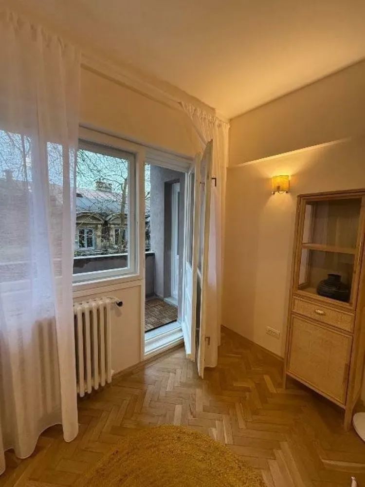 Cismigiu - parc Cazzavillan-2 camere-65 mp - Prima inchiriere, renovat 2025- totul nou
direct proprietar 
apartament zona Cismigiu, langa parcul Cazzavillan
2 camere- 60mp+5 mp balcon
etaj 2, bloc din 1973
750 â‚Ź- contract inregistrat 
dotari: masina de spalat rufe, masina spalat vase, AC