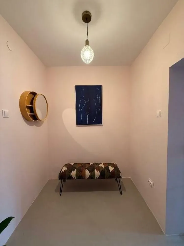 Cismigiu - parc Cazzavillan-2 camere-65 mp - Prima inchiriere, renovat 2025- totul nou
direct proprietar 
apartament zona Cismigiu, langa parcul Cazzavillan
2 camere- 60mp+5 mp balcon
etaj 2, bloc din 1973
750 â‚Ź- contract inregistrat 
dotari: masina de spalat rufe, masina spalat vase, AC