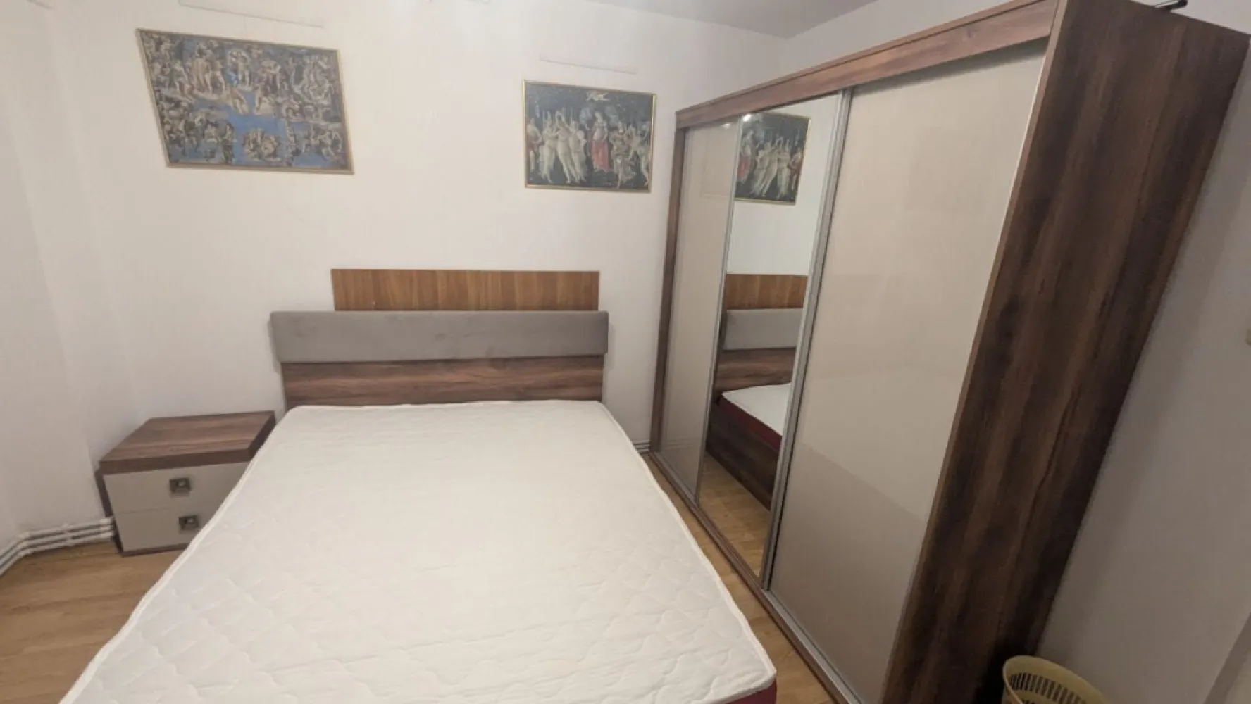 De inchiriat apartament cu 3 camere, Mazepa 1 la BR-uri, etaj 1, 550 euro - Se ofera spre închiriere un apartament spațios cu 3 camere, situat în zona Mazepa 1, la BR-uri, una dintre cele mai căutate și apreciate zone ale orașului.
Locuința este amplasată la etajul 1 din 10, într-un bloc prevăzut cu lift, și beneficiază de o suprafață generoasă, ideală pentru o familie sau pentru persoane care își doresc confort și spațiu.
Apartamentul dispune de:
- 3 camere luminoase și bine compartimentate
- 2 băi
- Lift
- Etaj 1/10
- Suprafață generoasă
- Zonă excelentă, aproape de magazine, școli, transport și faleza Dunării.
Un apartament confortabil, într-o locație excelentă, gata să devină acasă pentru noii chiriași!
Preț: 550 euro/lună
Garantie returnabila 550 euro.
Se percepe comision de tranzactionare.
Pentru mai multe detalii sau pentru programarea unei vizionări, vă rog să mă contactați 0746.252.252 Liliana Ene, Agentia Mag Invest.
