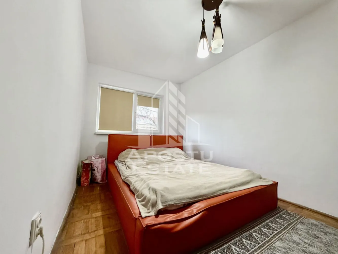 Apartament cu 3 camere,semidecomandat,centrala proprie ,zona Girocului - Apostu Estate va propune spre vanzare un apartament cu 3 camere,semidecomandat ,situat la etajul 4 al unui bloc cu 4 etaje , cu acoperis de tigla, in zona Girocului.
Apartamentul dispune de o suprafata de 64 mp utili+balcon si este compartimentat astfel:
-bucatarie cu debara 
-living cu acces la balcon deschis 
-2 dormitoare 
-baie cu cada si geam 
Confortul termic este asigurat de centrala proprie pe gaz si aparatul de aer conditionat.
Apartamentul se vinde mobilat si utilat ,precum este prezentat in imagini.Disponibilitate imediata.
Va asteptam la o vizionare chiar astazi .
CP2865623