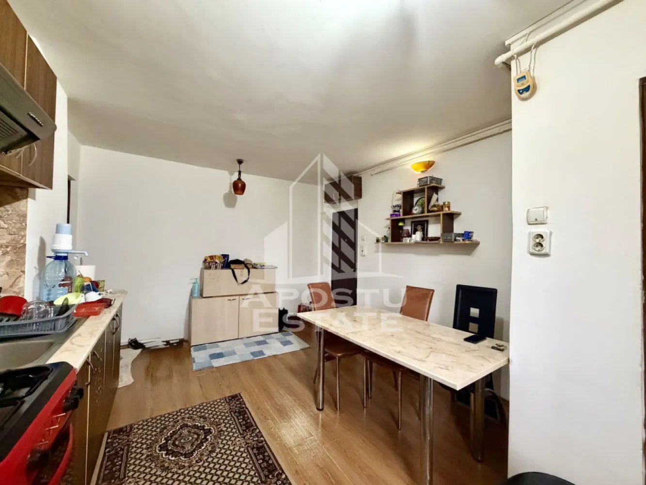Apartament cu 3 camere,semidecomandat,centrala proprie ,zona Girocului - Apostu Estate va propune spre vanzare un apartament cu 3 camere,semidecomandat ,situat la etajul 4 al unui bloc cu 4 etaje , cu acoperis de tigla, in zona Girocului.
Apartamentul dispune de o suprafata de 64 mp utili+balcon si este compartimentat astfel:
-bucatarie cu debara 
-living cu acces la balcon deschis 
-2 dormitoare 
-baie cu cada si geam 
Confortul termic este asigurat de centrala proprie pe gaz si aparatul de aer conditionat.
Apartamentul se vinde mobilat si utilat ,precum este prezentat in imagini.Disponibilitate imediata.
Va asteptam la o vizionare chiar astazi .
CP2865623