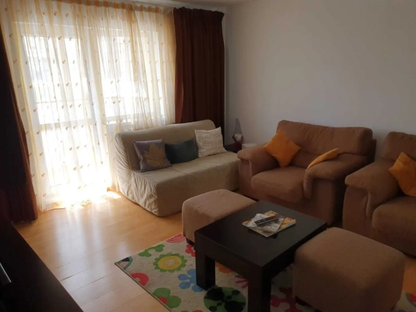 2 cam. Ultracentral 13 Septembire Prosper, complet mobilat și utilat - Propietar, ofer spre închiriere apartament de 2 camere, complet mobilat și utilat, situat în zona ultracentrală 13 Septembrie - Prosper!
• Decomandat și spațios, cu o suprafață generoasă de 58 mp - perfect pentru un cuplu sau o familie cu copii.
• Situat la etajul 5/8 al unui bloc modern din 1990, cu lift.
• Dotat cu aer condiționat, mașină de spălat rufe nouă, TV și spații de depozitare generoase.
• Boiler pentru apă caldă mereu disponibilă.
• La un pas de tot ce ai nevoie: Mega Image, Lidl, Kaufland, piață, farmacii, grădinițe, școli, benzinărie și multe altele se află în imediata apropiere.
• Acces facil către centrul orașului și toate mijloacele de transport public.
• Liber, cu disponibilitate imediata
• Chiria lunară este de 450 euro + 1 luna garantie

Cautăm chiriași serioși, pe termen lung.
Exclus agentii.