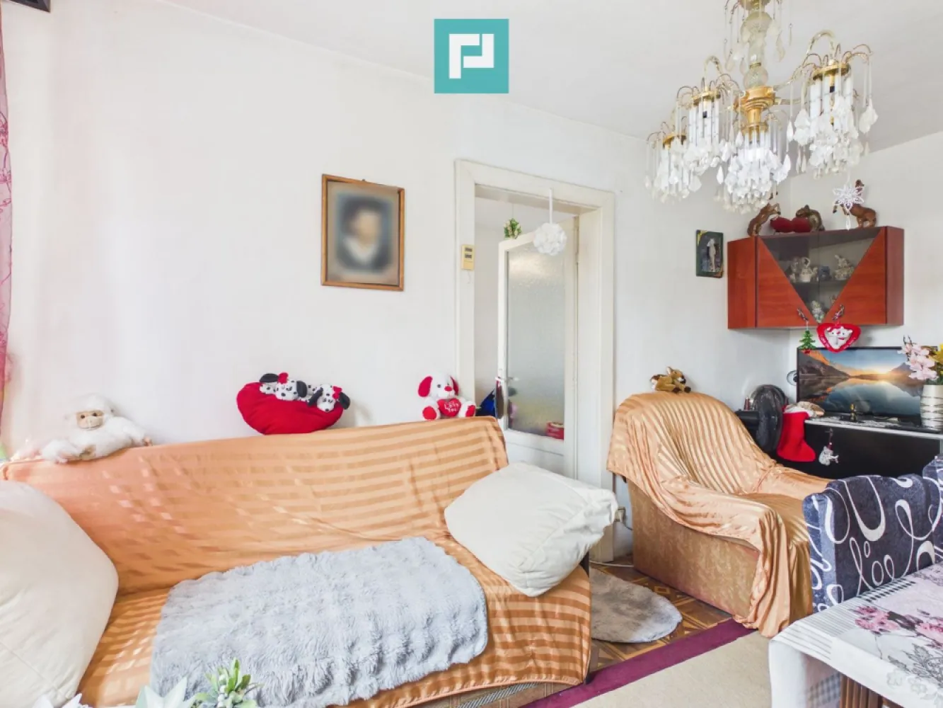 3 camere la super pret – Str. Borsecului - Cauti un apartament cu potential mare la un pret foarte accesibil? Aceasta proprietate situata pe Strada Borsecului 12 este ideala pentru cumparatorii care vor sa isi amenajeze locuinta exact dupa propriul gust sau pentru investitori care cauta randament bun.

Apartamentul are 3 camere si o suprafata utila de 40 mp, fiind situat la etajul 1 – un etaj extrem de cautat si confortabil pentru orice categorie de varsta.

Se preda partial nemobilat si necesita renovare, oferind oportunitatea perfecta de a-l transforma intr-un camin modern fara sa platesti in plus pentru finisaje pe care oricum le-ai schimba.

Puncte forte pentru cumparatorul atent la oportunitati:

pret foarte competitiv pentru apartament cu 3 camere
etaj 1 – usor accesibil si cautat
ideal pentru renovare si personalizare completa
potrivit pentru investitie si inchiriere ulterioara
zona linistita, cu acces rapid la facilitati

Pret: 63.500 euro, usor negociabil.

Daca iti doresti o proprietate cu potential real si buget optim, acest apartament merita vazut. Contacteaza-ma pentru detalii si vizionare.
Email- alesia.morar@propertylab.ro
tel-0752636517
Cod proprietate-CP3034826