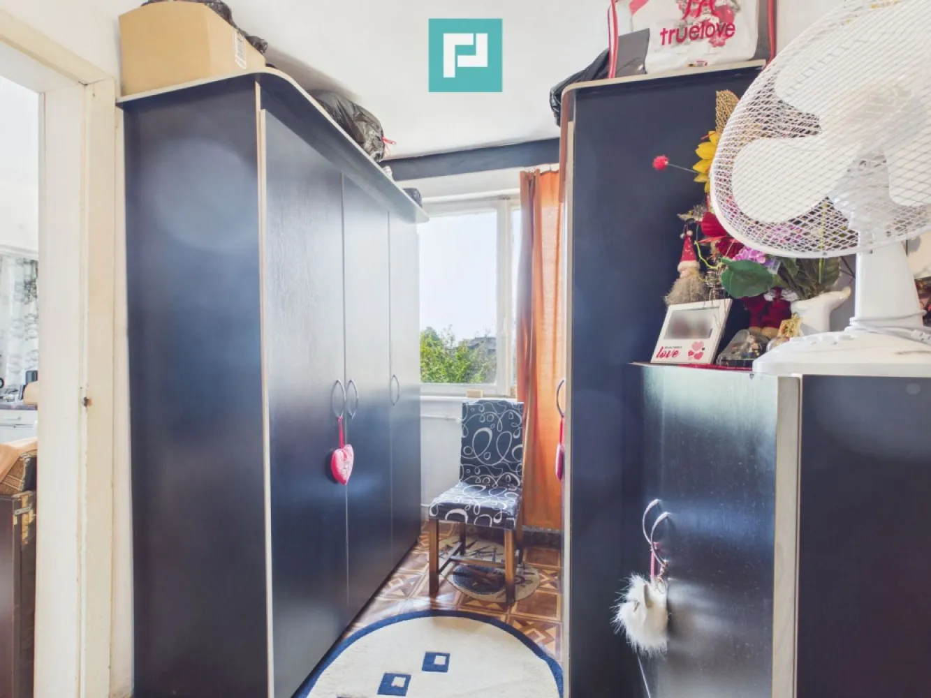 3 camere la super pret – Str. Borsecului - Cauti un apartament cu potential mare la un pret foarte accesibil? Aceasta proprietate situata pe Strada Borsecului 12 este ideala pentru cumparatorii care vor sa isi amenajeze locuinta exact dupa propriul gust sau pentru investitori care cauta randament bun.

Apartamentul are 3 camere si o suprafata utila de 40 mp, fiind situat la etajul 1 – un etaj extrem de cautat si confortabil pentru orice categorie de varsta.

Se preda partial nemobilat si necesita renovare, oferind oportunitatea perfecta de a-l transforma intr-un camin modern fara sa platesti in plus pentru finisaje pe care oricum le-ai schimba.

Puncte forte pentru cumparatorul atent la oportunitati:

pret foarte competitiv pentru apartament cu 3 camere
etaj 1 – usor accesibil si cautat
ideal pentru renovare si personalizare completa
potrivit pentru investitie si inchiriere ulterioara
zona linistita, cu acces rapid la facilitati

Pret: 63.500 euro, usor negociabil.

Daca iti doresti o proprietate cu potential real si buget optim, acest apartament merita vazut. Contacteaza-ma pentru detalii si vizionare.
Email- alesia.morar@propertylab.ro
tel-0752636517
Cod proprietate-CP3034826