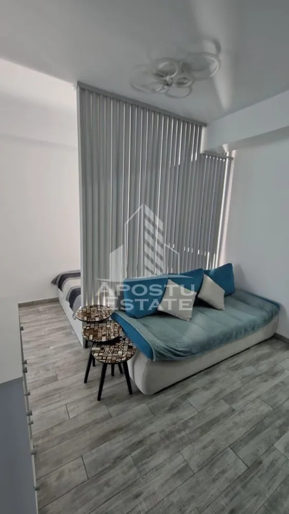 Apartament cu 2 camere , de inchiriat,Bloc nou,Iosefin,Timisoara - Agentia imobiliara APOSTU ESTATE va propune spre inchiriere un apartament cu 2 camere, spatios si luminos, situat in zona Iosefin o zona linistita si bine pozitionata din Timisoara, potrivit pentru cupluri,familii, sau studenti care isi doresc o locuinta unde sa se simta confortabil si cu acces facil catre scoli, statii de autobuz, supermarketuri , magazine de zona, parcuri.

Suprafata utila: 50mp
Compartimentare eficienta:
-Hol de acces generos
-Bucatarie complet mobilata si utilata, cu loc de luat masa
-Living luminos si spatios
-Dormitor mobilat si utilat
-Baie prevazuta cu cada

Confort si facilitati:
-Incalzirea apartamentului: centrala proprie cu încălzire in pardoseala 
-Apartamentul este complet mobilat si utilat
-Se accepta animale de companie de talie mica de catre proprietar
-Loc de parcare inclus in pret 

Localizare:
-Timis,Timisoara, zona Iosefin – acces facil spre magazine, supermarketul Lidl, scoli, parcuri si mijloace de transport in comun.
Ideal pentru:
-Familii
-Cupluri
-Studenti
Pret chirie lunara: 500
Programeaza o vizionare pentru a-ti putea imagina viitorul aici!
ID intern: CP3174173