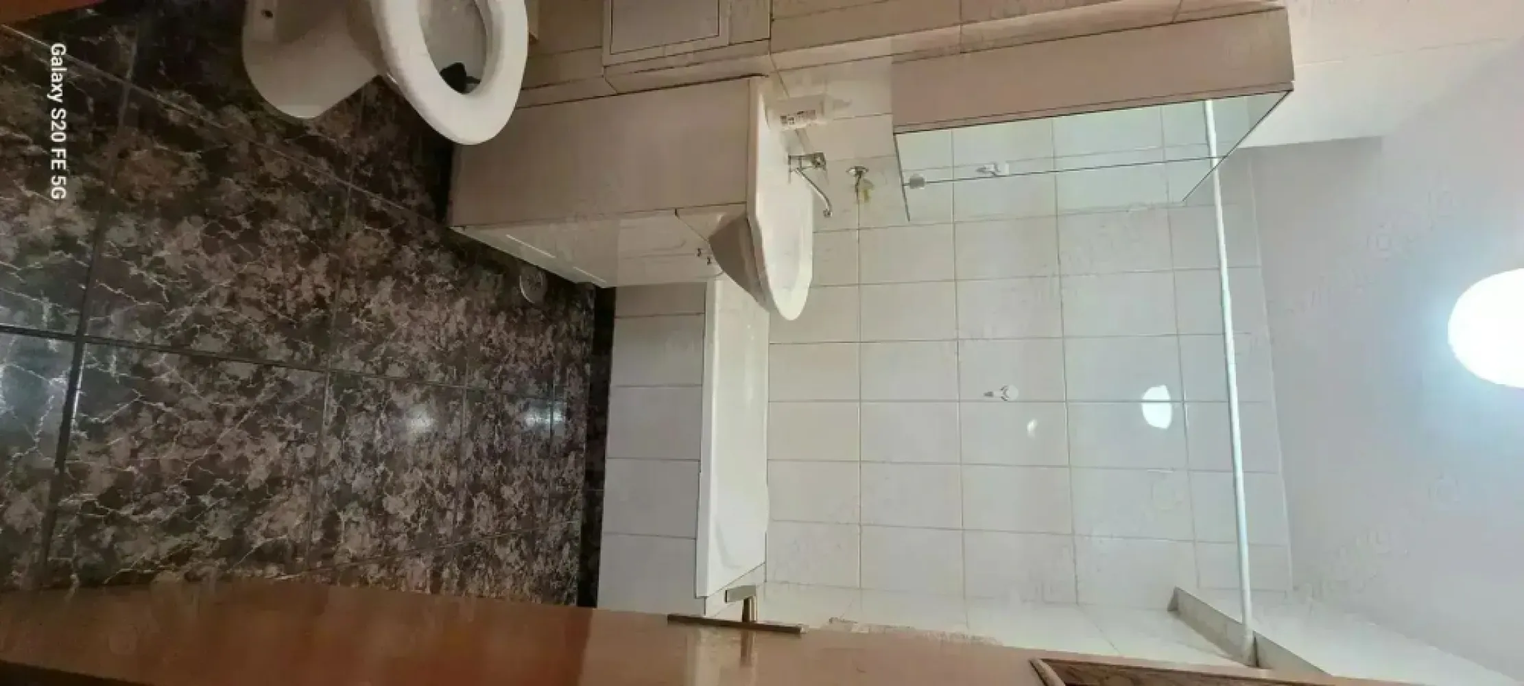 BRASADAS închiriază Studio 9/10 Piata Alba Iulia. - Agenția imobiliara BRASADAS inchiriaza STUDIO la etajul 9 din 10 cu vedere spre Piata Alba Iulia si suprafata 42mp:
- balcon deschis cu masuta si scaune, copertina:
- complet mobilata (canepea extensibila, birou, spatiu de luat masa, dulap dresing mare, scaun ergonomic pentru birou), 
- echipata (masina spalat rufe, TV, combina frigorifica, aer conditionat, aspirator, plita gaz, cuptor electric),
- contorizat la apa si caldura, 
- 10 min pe jos de metrou Piata Muncii si 20 min de mers de metrou Piata Unirii;
- 10 min de Bucuresti Mall, sala fitness;
- zona cu multe restaurante, supermarket Mega Image la 5 min;
-1luna garantie + 1 luna chirie;
- Bloc construit in 2001;
- Se inchiriaza pe termen lung.