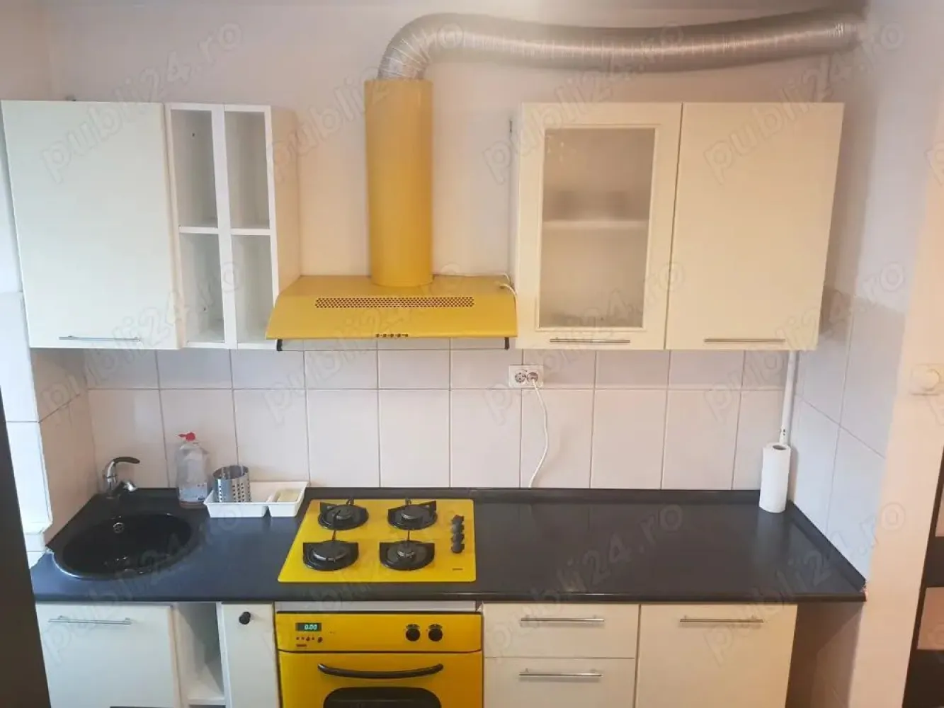 BRASADAS închiriază Studio 9/10 Piata Alba Iulia. - Agenția imobiliara BRASADAS inchiriaza STUDIO la etajul 9 din 10 cu vedere spre Piata Alba Iulia si suprafata 42mp:
- balcon deschis cu masuta si scaune, copertina:
- complet mobilata (canepea extensibila, birou, spatiu de luat masa, dulap dresing mare, scaun ergonomic pentru birou), 
- echipata (masina spalat rufe, TV, combina frigorifica, aer conditionat, aspirator, plita gaz, cuptor electric),
- contorizat la apa si caldura, 
- 10 min pe jos de metrou Piata Muncii si 20 min de mers de metrou Piata Unirii;
- 10 min de Bucuresti Mall, sala fitness;
- zona cu multe restaurante, supermarket Mega Image la 5 min;
-1luna garantie + 1 luna chirie;
- Bloc construit in 2001;
- Se inchiriaza pe termen lung.