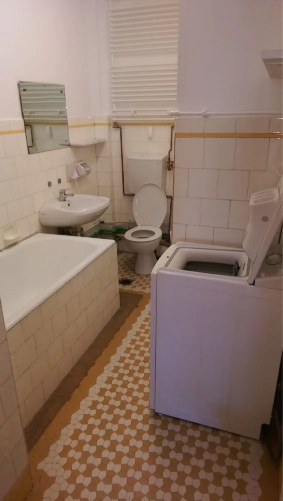 BRASADAS închiriază garsoniera 40mp la etajul 6 Piata Romana. - Agenția imobiliara BRASADAS inchiriaza garsoniera in Piata Romana la etajul 6 cu suprafata utila de 40 mp.