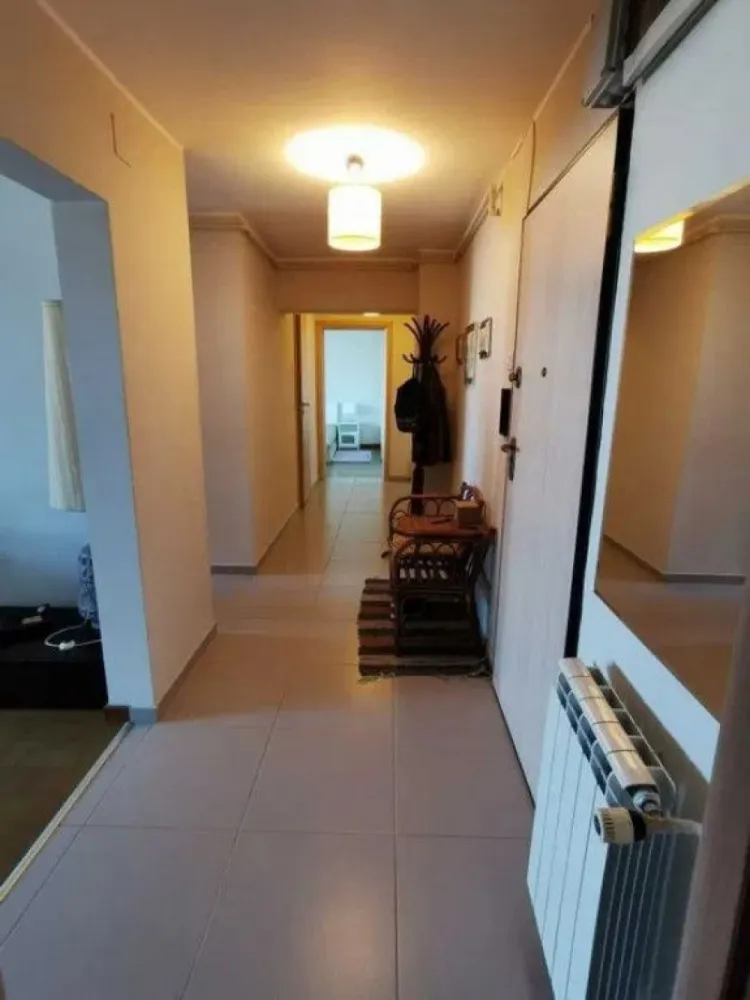 BRASADAS închiriază apartament doua camere langa TRIBUNAL Unirii 47. - Agentia imobiliara BRASADAS un apartament 2 camere, decomandat, mobilat nou si modern, de lux, proaspat renovat, in bloc monolit. Conditii excelente, scara impecabil intretinuta, supraveghere video 24 h. Apartament la etajul 6 din 8, renovat integral, in zona dezirabila, pe Bld Unirii langa Tribunal, 5 minute de metrou Unirii ,10 minute de Curtea de Apel si de Judecatoria sector 4 si sector 1, vedere spate panoramica deosebita, zona linistita. - suprafata utila 64mp + 4.5mp balcon inchis - bloc monolit cu 8 etaje finalizat in 1992, - bucatarie moderna, echipata cu frigider, aragaz, hota si contor de gaz - dormitor si sufragerie mari, luminoase - ferestre termopan la camere si la balconul inchis - aer conditionat in sufragerie - baie moderna cu bideu separat - masina de spalat rufe - multiple spatii de depozitare in 2 debarale si dulapuri - parchet in toate camerele - gresie si faianta in baie, bucatarie si hol - design modern.