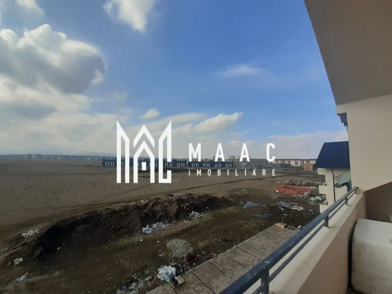 Direct Dezvoltator | Apartament 2 camere | Balcon | Loc de parcare - Va propunem spre vanzare un apartament cu 2 camere situat in zona Doamna Stanca.

Apartamentul are o suprafata utila de 50.22 mp compartimentat astfel: 
- living
- dormitor
- bucatarie
- baie
- hol
- balcon.

Apartamentul se va preda la stadiul de "LA CHEIE" .

Pentru mai multe informatii specificati ca ati vazut anuntul cu ID: CP1957056