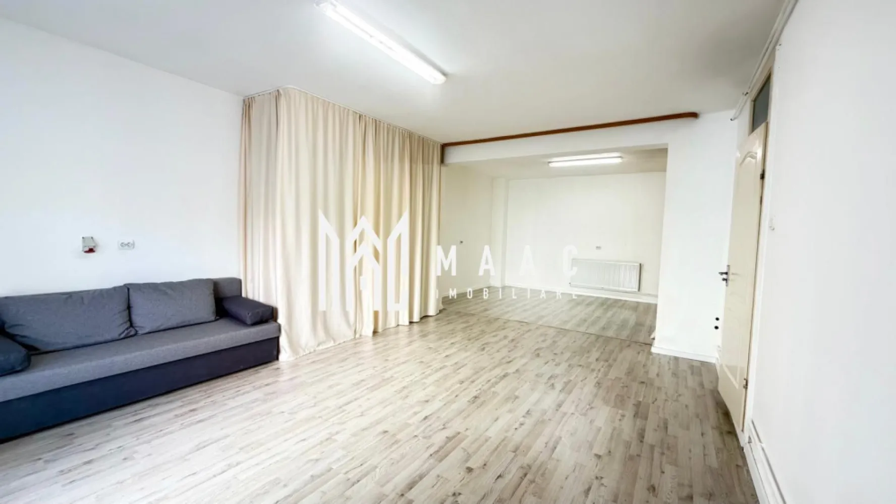Spatiu birouri | | 50MP | Strand | Dimitrie Cantemir - MAAC Imobiliare va propune spre inchiriere spatiu birouri cu compartimentare versatila, amplasat in zona Strand, la strada (Dimitrie Cantemir).

Suprafață de 50 mp, ideal pentru birouri sau locuinta permanenta.

Compartimentare:
• living open space generos cu bucatarie
• grup sanitar
• terasa

Avantaje:
• compartimentare practică, ușor adaptabilă
• spațiu luminos și bine organizat

Potrivit pentru:
• birouri firmă / sediu companie
• spațiu educațional (meditații, cursuri, training)
• firmă de servicii sau call center
• cabinet

Disponibilitate imediata.

Se percepe o chirie in avans si garantie in cuantumul unei chirii lunare. Se inchiriaza pe termen lung.

Pentru mai multe detalii va rugam specificati: CP3174329