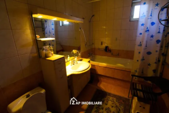 Unirii - Casa Zona Romcab - 400mp - 1259 mp teren - Garaj dublu - piscina