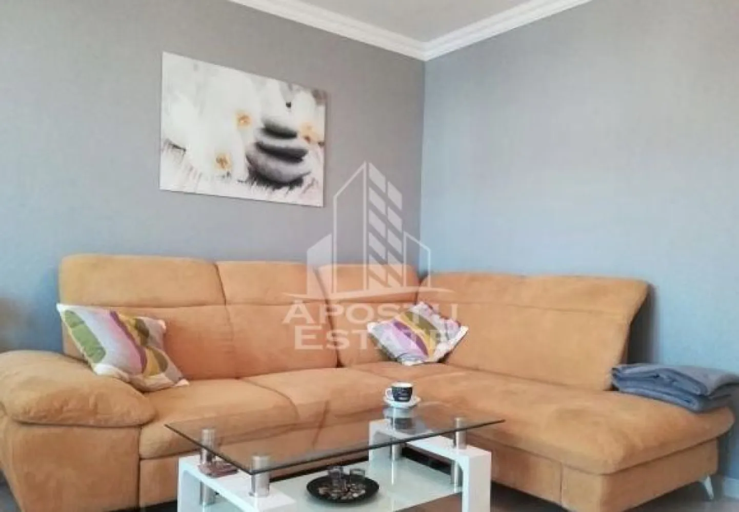 Apartament cu 3 camere,decomandat,Dumbravita Decathlon - Apostu Estate va ofera spre inchirere un aprtament cu 3 camere,in Dumbravita,in apropiere de Decathlon.

Apartamentul este disponibil la etajul al doilea,cu o suprafata utila de 60 mp.

Confortul termic se realizeaza cu ajutorul centralei termice,incalzirea este in pardoseala.

Compartimentare:

-hol.

-living.

- bucatarie.

-doua dormitoare.

-baie.

-terasa.

Apartamentul este complet mobilat si utilat,un loc de parcare inclus.

Imobilul se afla intr-o zona linistita foarte aproape de Universitatea de stiinte agricole,Universitatea veterinara,Auchan Nord,mijloace de transport in comun .

Se accepta un catel de talie mica.

Disponibil imediat! 

Va asteptam cu drag la o vizinoare !!!