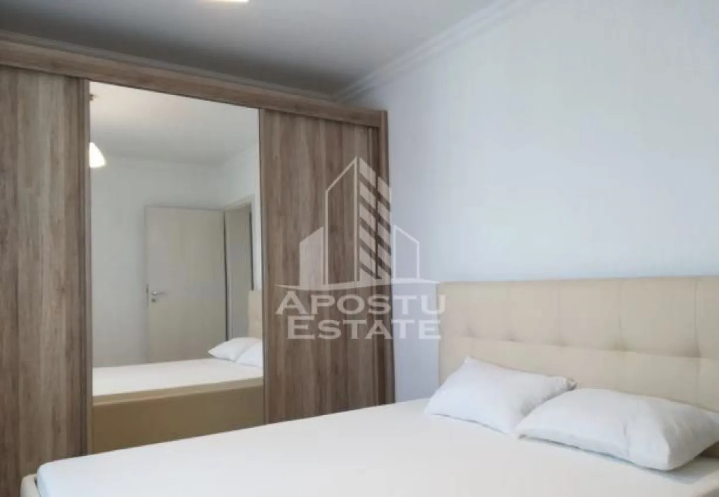 Apartament cu 3 camere,decomandat,Dumbravita Decathlon - Apostu Estate va ofera spre inchirere un aprtament cu 3 camere,in Dumbravita,in apropiere de Decathlon.

Apartamentul este disponibil la etajul al doilea,cu o suprafata utila de 60 mp.

Confortul termic se realizeaza cu ajutorul centralei termice,incalzirea este in pardoseala.

Compartimentare:

-hol.

-living.

- bucatarie.

-doua dormitoare.

-baie.

-terasa.

Apartamentul este complet mobilat si utilat,un loc de parcare inclus.

Imobilul se afla intr-o zona linistita foarte aproape de Universitatea de stiinte agricole,Universitatea veterinara,Auchan Nord,mijloace de transport in comun .

Se accepta un catel de talie mica.

Disponibil imediat! 

Va asteptam cu drag la o vizinoare !!!
