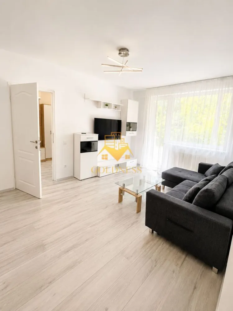 2 Camere Openspace, FSEGA, Iulius Mall,Gheorgheni,Petfriendly,Modern - GOLDNESS Imobiliare vă propune spre închiriere un apartament cu 2 camere complet mobilat și utilat, la etajul 2 într-un imobil de 10 etaje, în Cartierul Gheorgheni!
Posibilitate de parcare in zona la liber!
Se află în apropierea stațiilor de transport în comun, magazine, restaurante, spații verzi, farmacii, etc. 

Apartamentul este compartimentat astfel:
 - dormitor cu pat matrimonial, dressing, noptiere
 - living cu bucatarie open space complet utilată și mobilată, canapea extensibilă, loc de servit masa 
 - baie cu cada, calorifer port prosop și dulap pentru depozitare.
 - balcon 5 mp.

UNCTE DE INTERES – GHEORGHENI, CLUJ-NAPOCA

- Iulius Mall & Iulius Business Center

aproximativ 15 minute de mers pe jos
7-10 minute cu transportul în comun
5 minute cu mașina

- FSEGA (Facultatea de Științe Economice și Gestiunea Afacerilor)
aproximativ 15 minute de mers pe jos
8-10 minute cu transportul în comun
5 minute cu mașina

- Baza Sportivă Gheorgheni
aproximativ 12 minute de mers pe jos
5 minute cu transportul în comun
3 minute cu mașina

-Piața Mărăști
aproximativ 15 minute de mers pe jos
5-7 minute cu transportul în comun
5 minute cu mașina

- Centrul orașului – Piața Unirii
aproximativ 35-40 minute de mers pe jos
15-20 minute cu transportul în comun
10-12 minute cu mașina

- Aeroportul Internațional Avram Iancu
20-30 minute cu transportul în comun
10-15 minute cu mașina

Acces rapid către Centru, Mărăști, Aeroport, Gară și principalele zone de interes ale orașului.

Zona este apreciată pentru accesibilitate, proximitatea față de centre comerciale, spații verzi, unități de învățământ, facilități sportive și conexiunea rapidă cu principalele puncte de interes din Cluj-Napoca.

Imobilul este dotat cu toate cele necesare- centrală proprie, frigider, aragaz, hotă, mașină de spălat haine, etc. 

Dacă sunteți interesați de acest apartament și doriți să îl vizionați, dar și pentru alte oferte nu ezitați să ne contactați telefonic sau prin e-mail. Vă stăm la dispoziție!
Pentru intermediere se percepe un comision de 50% din prețul chiriei!