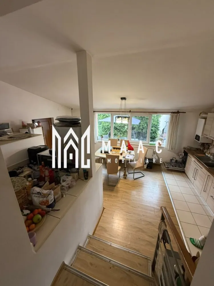 Casă de vânzare 3 camere | Lupeni, Sibiu | 141 mp utili, teren 676 mp - Casă individuală cu 3 camere în cartierul Lupeni din Sibiu, cu 141 mp utili și teren de 676 mp. Proprietatea oferă 2 băi, balcon și acces din două străzi.

Detalii proprietate:
• Casă individuală cu 3 camere, 2 dormitoare, 2 băi și 1 bucătărie
• Suprafață utilă: 141 mp
• Suprafață teren: 676 mp
• Balcon: 1
• An finalizare extindere: 2009
• Parterul include living, hol de acces, baie și bucătărie
• Etajul include 2 dormitoare, baie și balcon pe latura din spate
• Pod și pivniță pentru spații auxiliare
• Construcție cu placă de beton între niveluri; parter din cărămidă, etaj din BCA
• Izolație exterioară de 10 cm
• Centrală termică pe gaz cu calorifere, șemineu și panouri fotovoltaice
• Aer condiționat într-unul dintre dormitoare

Localizare și amplasare:
Proprietatea este situată pe Strada Teilor, în cartierul Lupeni din Sibiu, într-o zonă liniștită. Terenul are deschidere la stradă pe ambele laturi, cu front stradal de aproximativ 10 metri atât în partea din față, cât și în partea din spate.

Cod anunț CP3167574. Contactați-ne pentru o vizionare și pentru detalii suplimentare despre această proprietate.