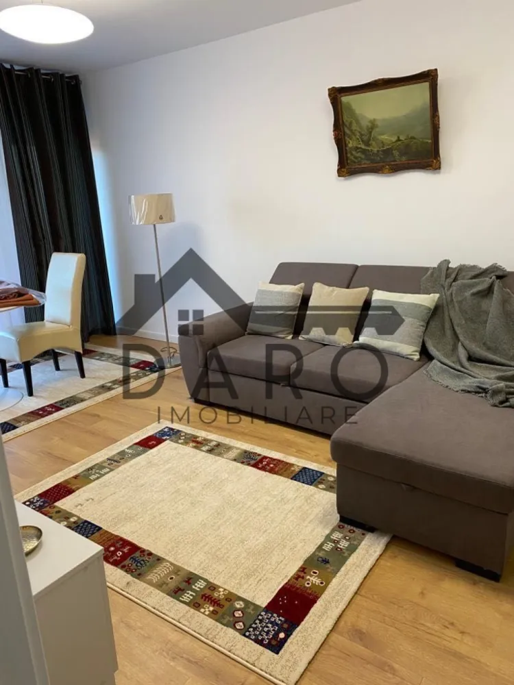 Închiriere apartament Târgu Mures - Închiriez apartament modern cu 2 camere, complet mobilat și utilat, situat în cartierul 7 Noiembrie, într-un bloc nou construit. Apartamentul se află la a doua închiriere, fiind foarte bine întreținut și pregătit pentru noii chiriași începând cu 1 August 2026. 
În plus se poate închiria garaj sub bloc la prețul de 100€.